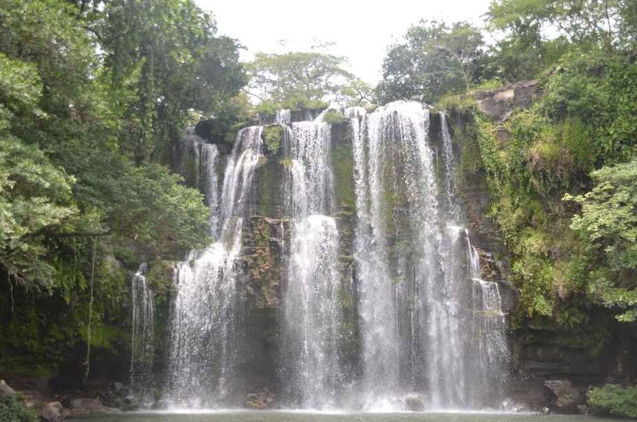 cascade de nayauca, l'une des plus réputé du pacifique sud au Costa Rica
