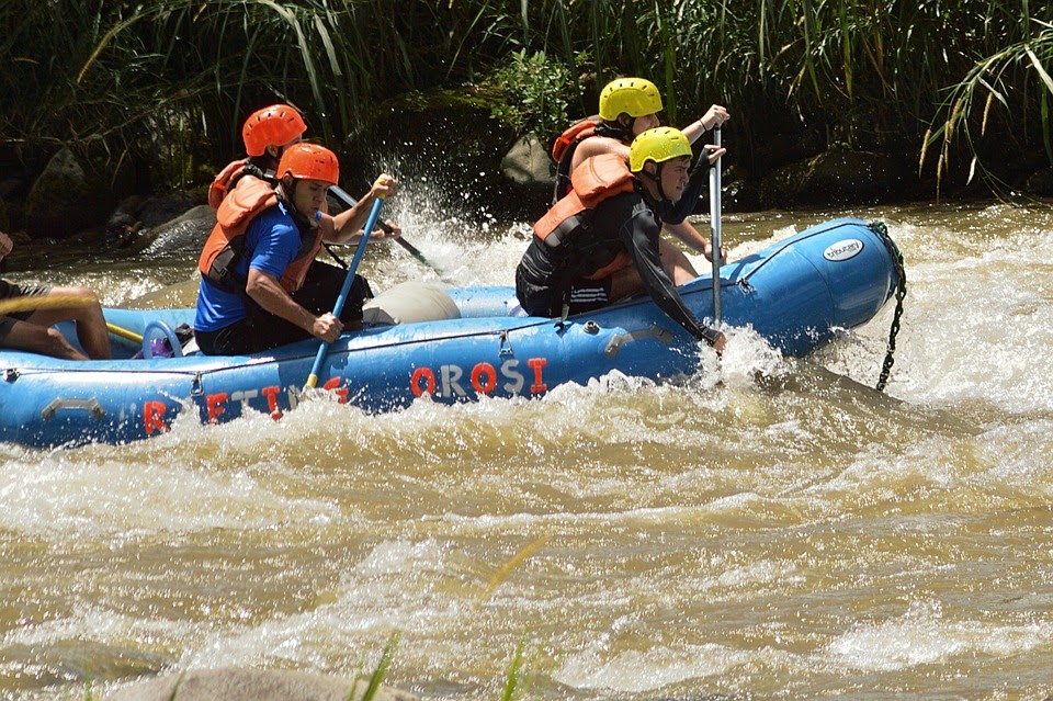 Rafting en action sur la fleuve Pacuare