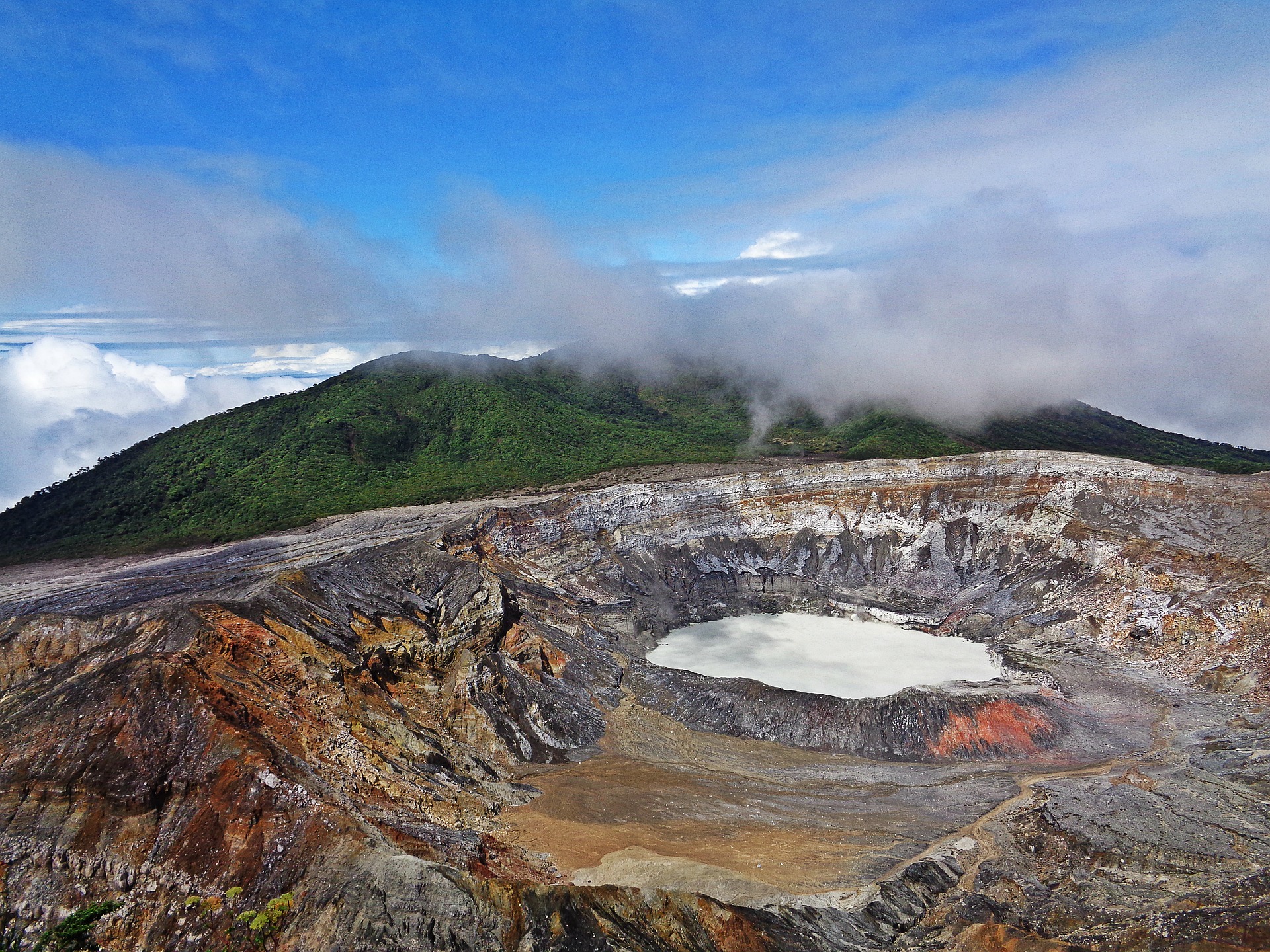 volcan poás au costa rica, point de vue, cratère, lagune, turquoise