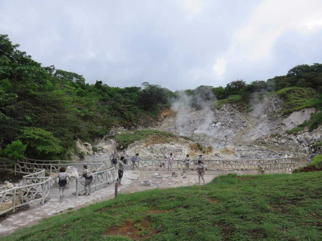 Visite du volcan Miravalles au Costa Rica fumerolles