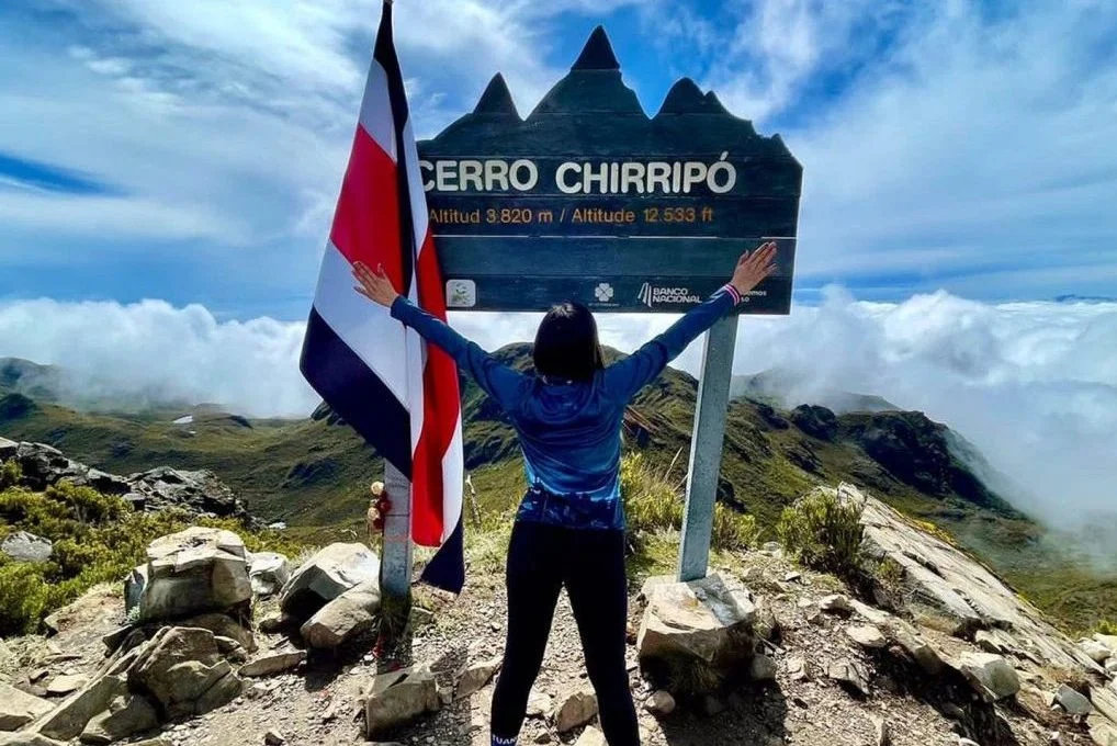 Arrivée au sommet du cerro chirripo, le point culminant à plus de 3800 mètre d'altitude au Costa Rica