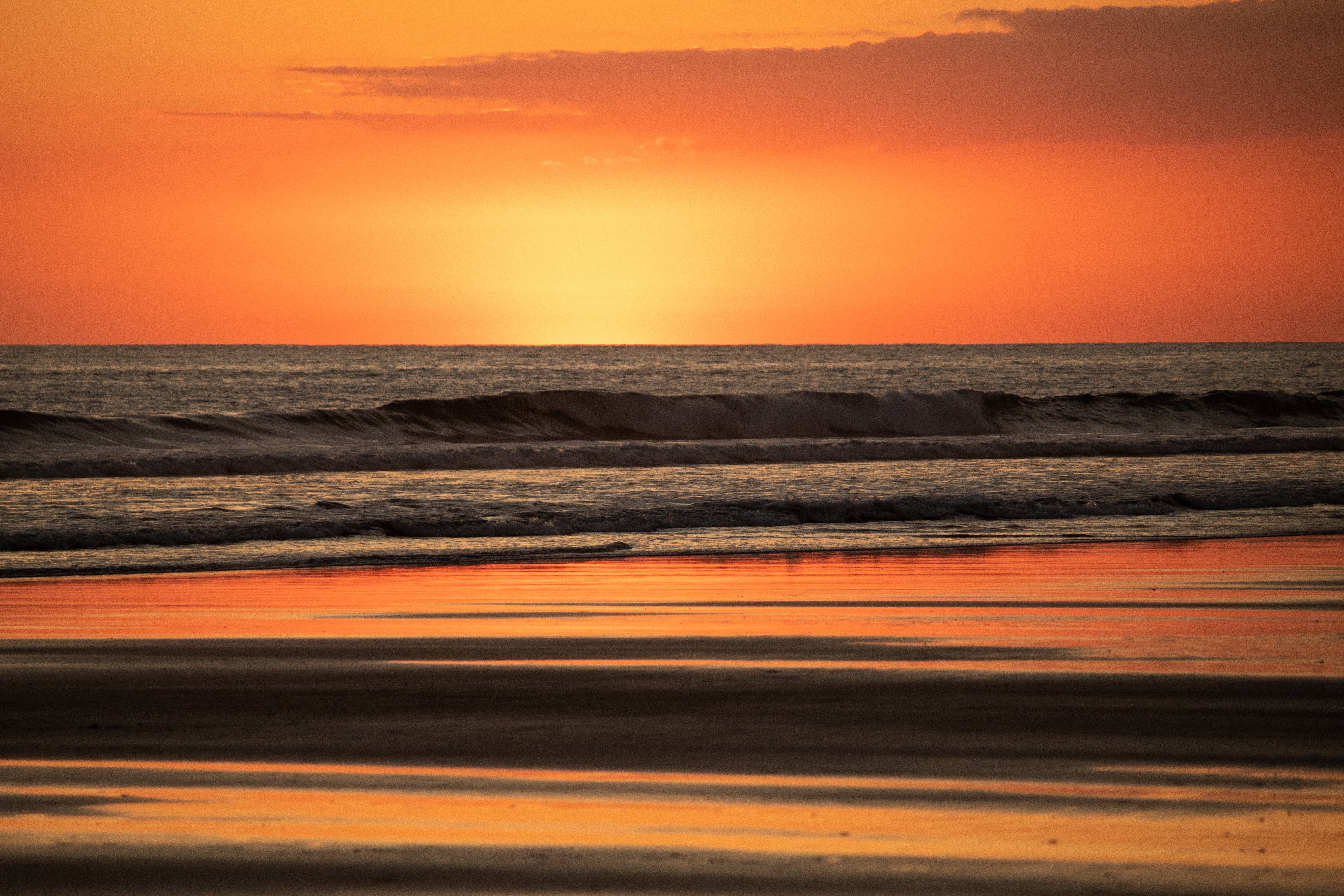 Plage du pacifique au coucher du soleil