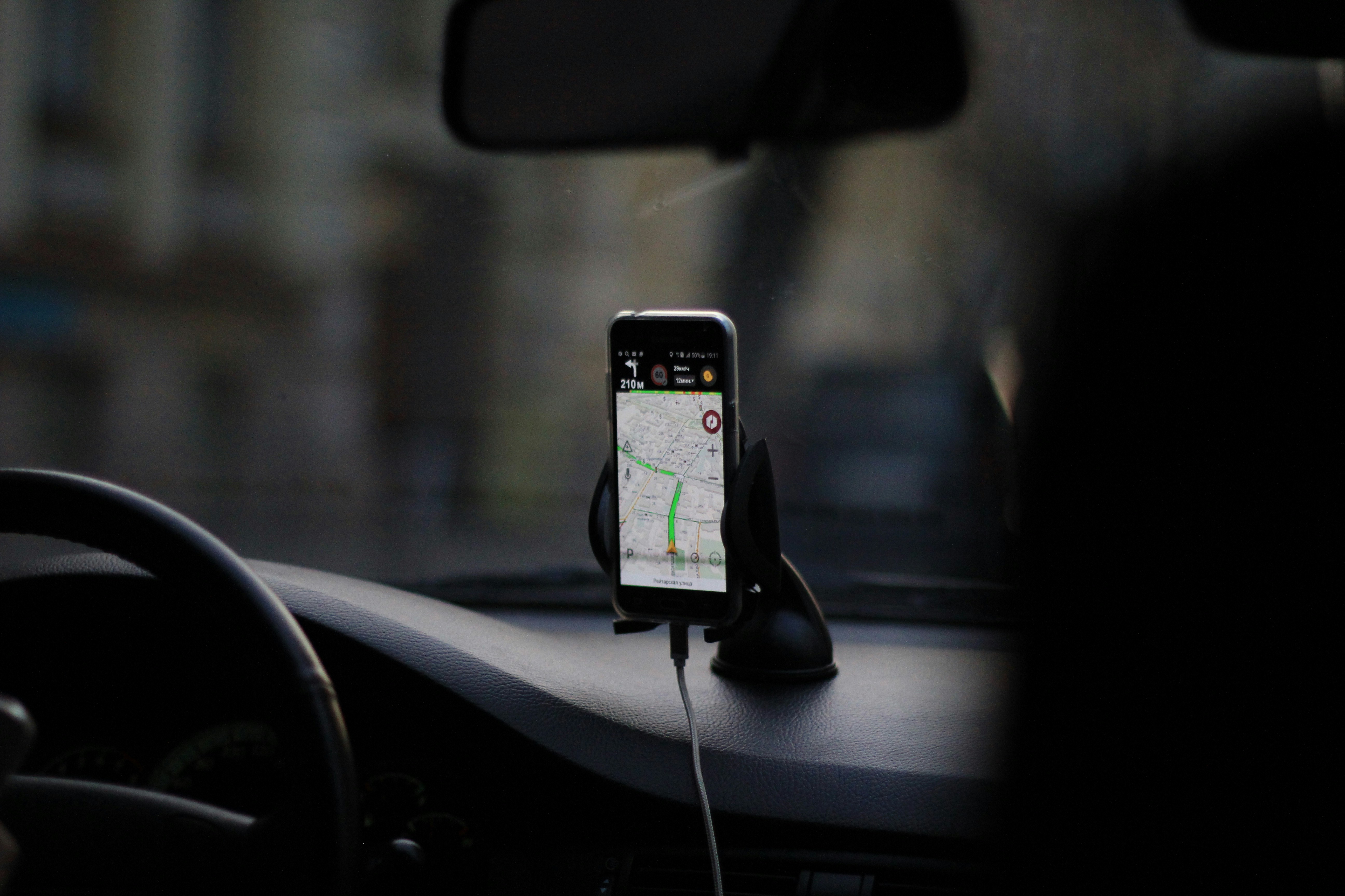Smartphone dans un véhicule de location utilisé comme un système de navigation, costa rica