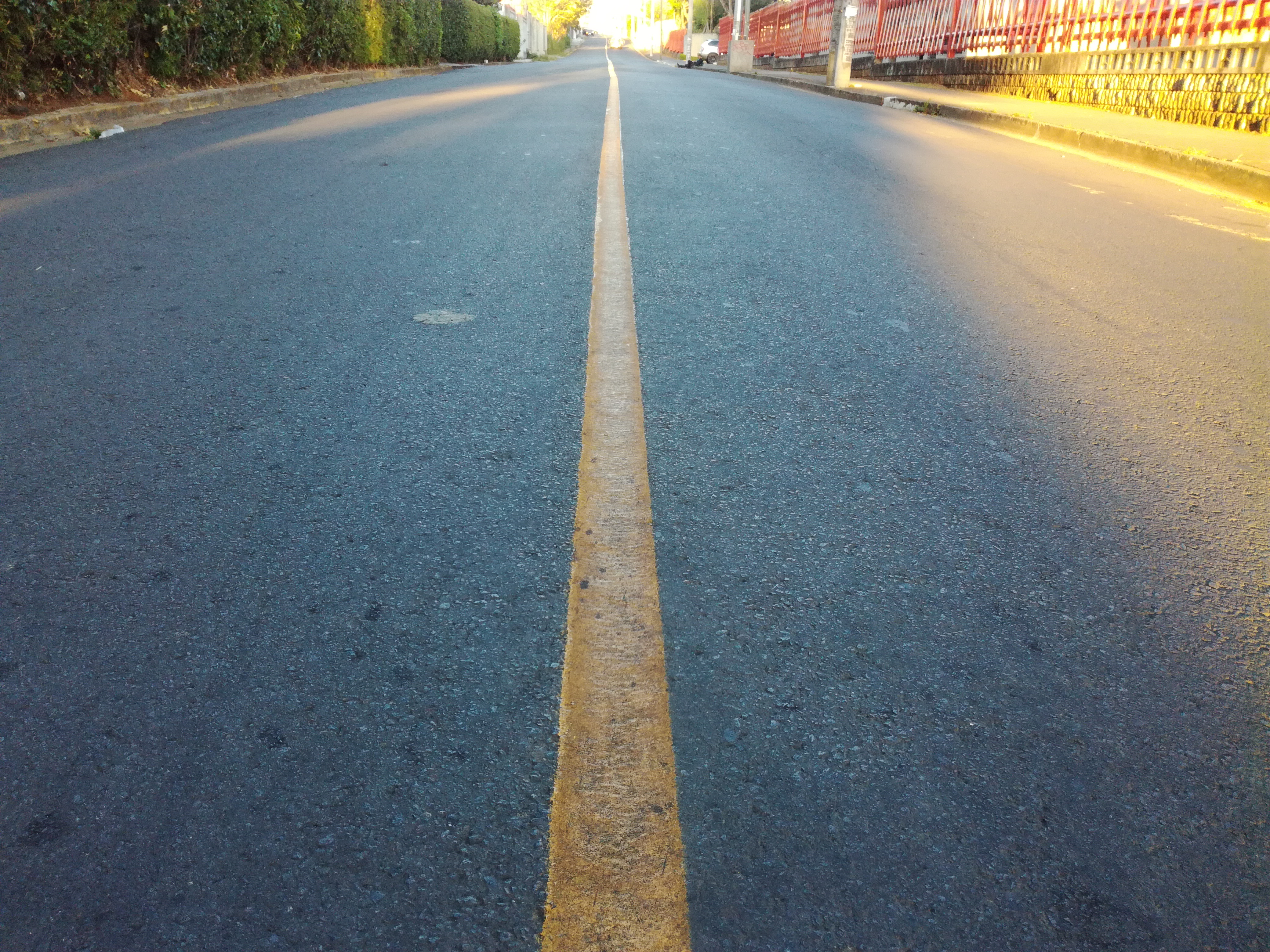 costa rica, ligne jaune continue